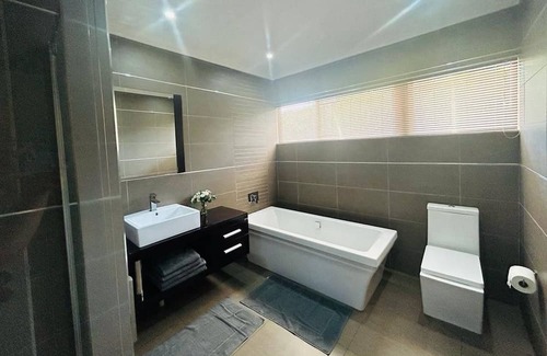 Three Rivers Wohnung | Ripplewood - Entire Condo in Vereeniging