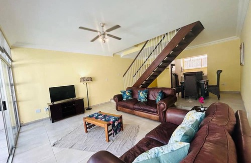 Three Rivers Wohnung | Ripplewood - Entire Condo in Vereeniging