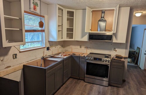 Highland Square Haus | WestHill/Highland Square Retreat 0.5 miles to Towpath Trail & Northside District