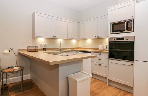 Haddington Hütte | 8 BARNEY MAINS COTTAGE, pet friendly, with open fire in Haddington