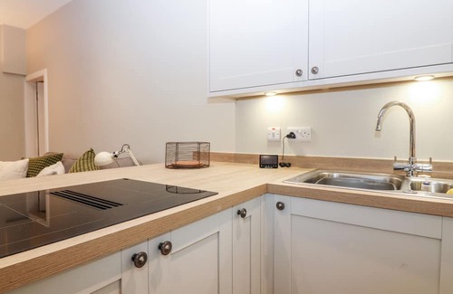 Haddington Hütte | 8 BARNEY MAINS COTTAGE, pet friendly, with open fire in Haddington