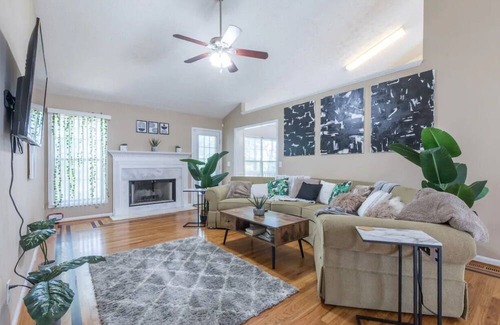 Somerset Haus | Cottage Peaks Retreat in Somerset