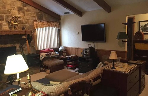 Somerset Haus | Cottage Peaks Retreat in Somerset