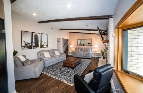 Dayton Haus | Family & Friends 5 Acre Estate Close to Everything