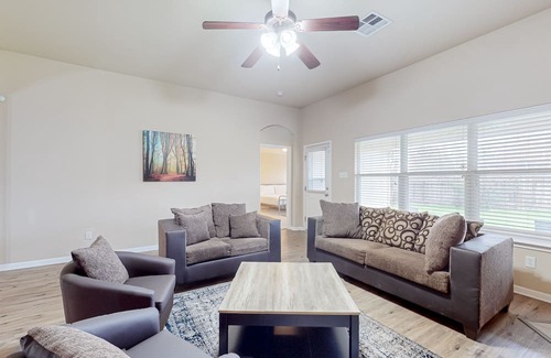 Speyside Haus | Northeast Austin home with enclosed yard, single-story interior, AC, & W/D