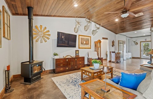 Harper Haus | Modern ranch retreat with rustic charm, Ping-Pong, BBQ, W/D, & firepit