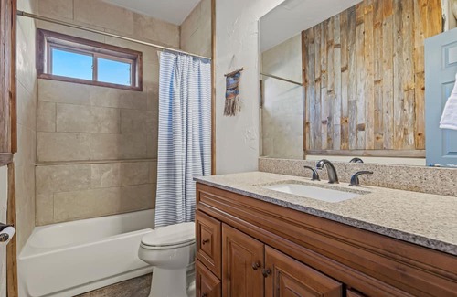 Harper Haus | Modern ranch retreat with rustic charm, Ping-Pong, BBQ, W/D, & firepit