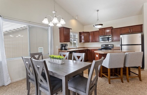 Bellevue Haus | Serene 2 Bdrm Home close to Offutt and Omaha