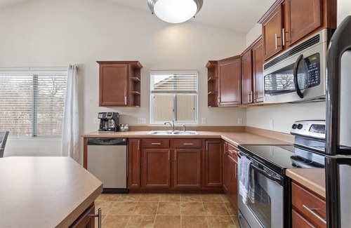 Bellevue Haus | Serene 2 Bdrm Home close to Offutt and Omaha