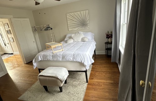 Elmhurst Haus | New! Affordable Elmhurst Home minutes from Airport