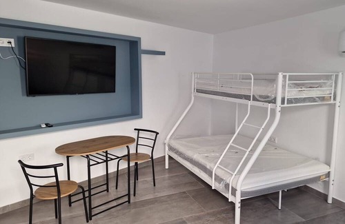 Almerimar Haus | Holiday Home 'Apartamento Gaviota 10' with Shared Terrace, Wi-Fi and Air Conditioning