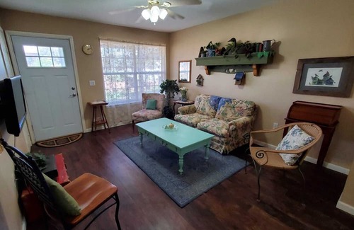Matador Haus | Comfortable cottage in Matador TX with fenced back yard. Pet and horse friendly!