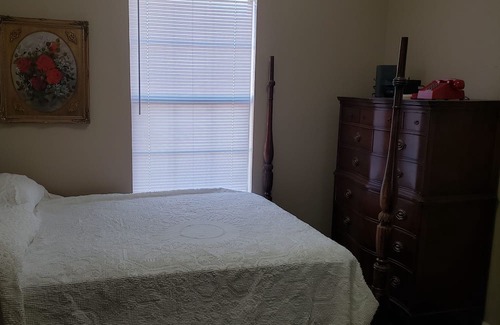 Matador Haus | Comfortable cottage in Matador TX with fenced back yard. Pet and horse friendly!