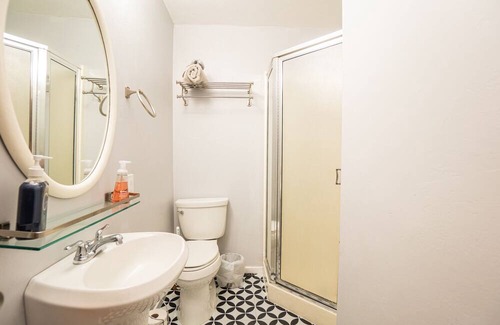 Depot Bench Haus | Mid Century Modern Home 5 Minutes from Boise