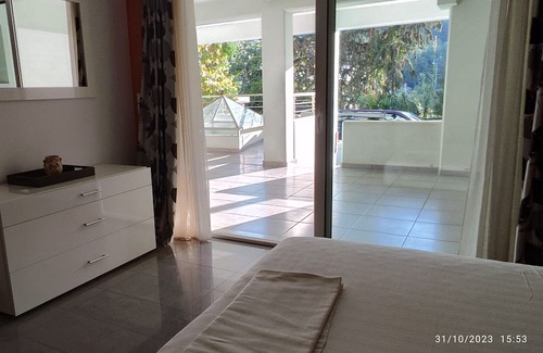 Galatsi Wohnung | Comfortable and cosy apartment with plenty of space in Panorama forested hills