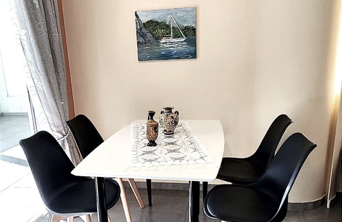 Galatsi Wohnung | Comfortable and cosy apartment with plenty of space in Panorama forested hills