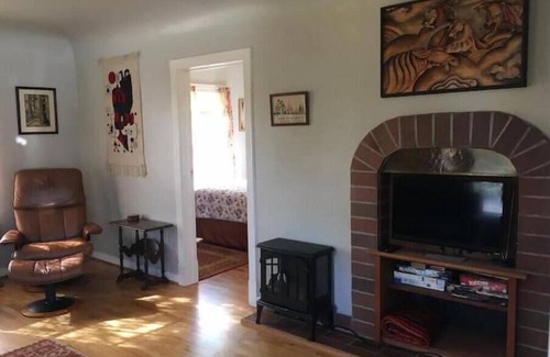 West Eugene Haus | Welcoming Cottage in the Heart of Eugene - Loving Cared for by Owner.