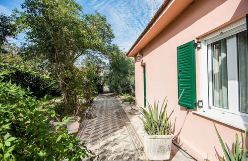 Lakithra Haus | Stylish house with huge garden,sea view, max 10 min drive from 10 beaches & town