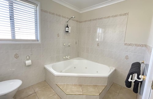 Inverell Haus | Spacious Inverell home suitable for 10 guests