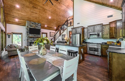 Broken Bow Kabine | NEW! RIVERFRONT-DIRECT ACCESS TO WATER-PIER & GRAVEL ROAD MOUNTAIN FORK LANDING