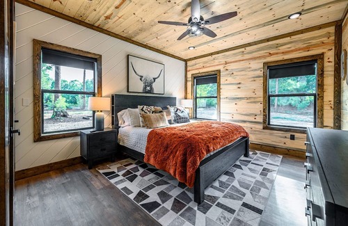 Broken Bow Kabine | NEW! RIVERFRONT-DIRECT ACCESS TO WATER-PIER & GRAVEL ROAD MOUNTAIN FORK LANDING