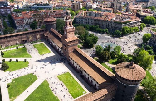 Rondo - Torretta Haus | Elegant Stay: Onsite Parking, Easy Access to Milan Cathedral! Steps to Metro