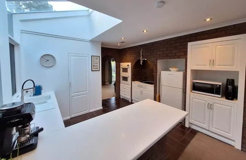 Highton Haus | 4BD House - Available late March to early July Only 6 km to Geelong City Centre