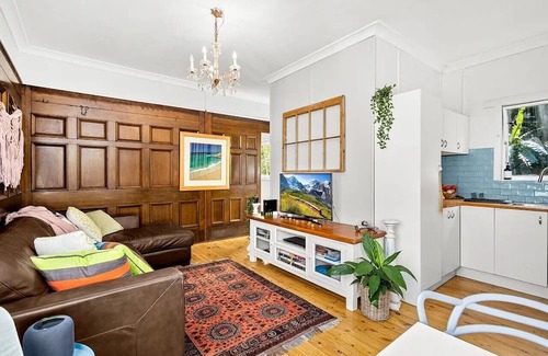 Bundeena Hütte | Stylish cottage with pool 2 minute walk to the beach.