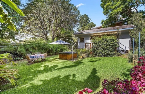 Bundeena Hütte | Stylish cottage with pool 2 minute walk to the beach.