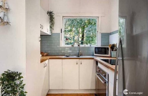 Bundeena Hütte | Stylish cottage with pool 2 minute walk to the beach.