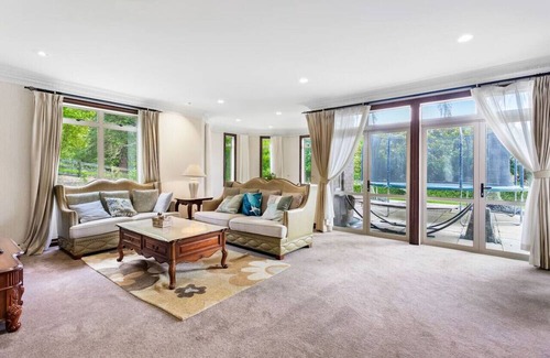 Whitford Haus | Countryside Zen Estate with Sea views and Pool