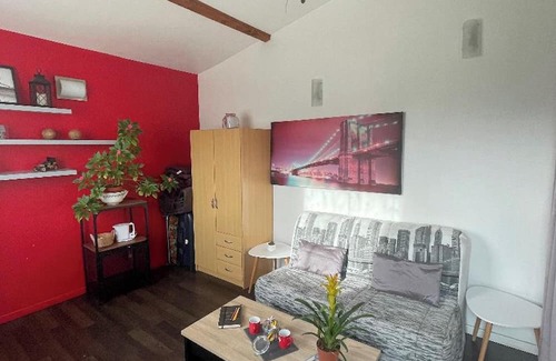 Huille Wohnung | Homerez - Beautiful studio for 3 ppl. with garden and terrace at Durtal