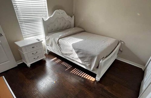 Sunshine Wohnung | 4 Bedroom 838438 by Houzlet