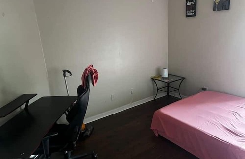 Sunshine Wohnung | 4 Bedroom 838438 by Houzlet