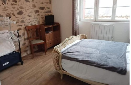 Saint-Leonard-des-Bois Haus | Gîte Entier Plein Centre de St Léo, 2 ch, 4 Pers
