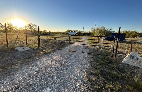 Lockhart Wohnmobilvermietung | Campsite 20 min to Austin/Kyle/SanMarcos/COTA!