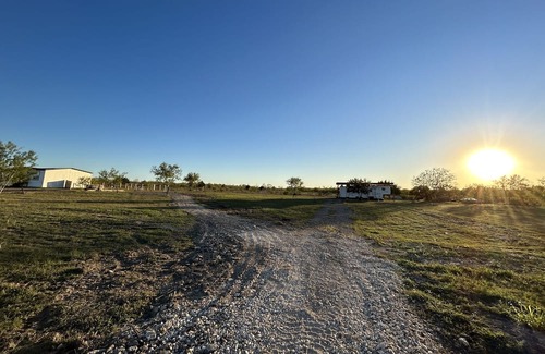 Lockhart Wohnmobilvermietung | Campsite 20 min to Austin/Kyle/SanMarcos/COTA!