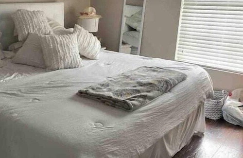 Sunshine Wohnung | 4 Bedroom 831377 by Houzlet