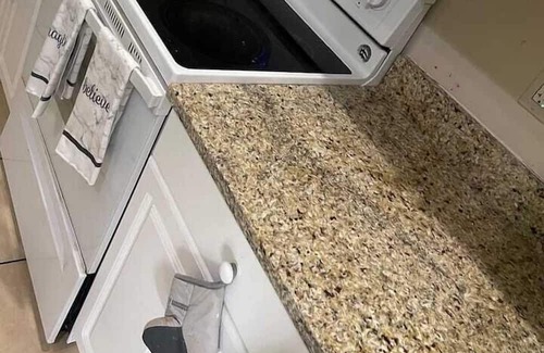 Sunshine Wohnung | 4 Bedroom 831377 by Houzlet