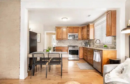 South Salt Lake Haus | Cozy Home Away From Home! Cute Neighborhood - Off Street Parking