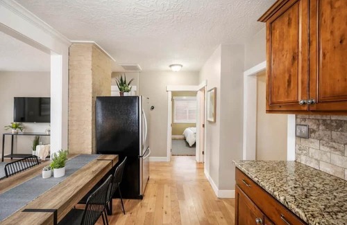 South Salt Lake Haus | Cozy Home Away From Home! Cute Neighborhood - Off Street Parking