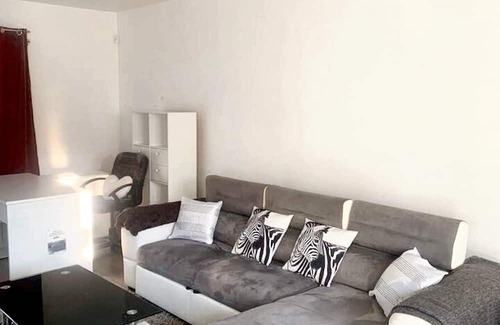 Montfermeil Haus | Homerez - House for 2 ppl. with swimming-pool, garden and terrace at Montfermeil