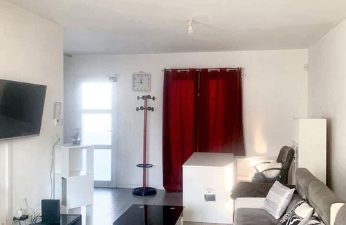 Montfermeil Haus | Homerez - House for 2 ppl. with swimming-pool, garden and terrace at Montfermeil