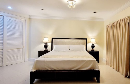 Bahamia West Eigentumswohnung | Gated Lux family size condo near beach w/boat dock, working station, pool, canal