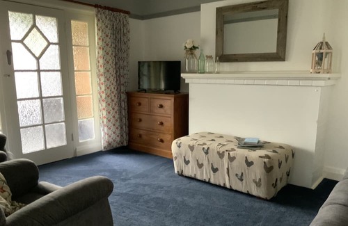 Crookwell Haus | Home away from home, 3 bedroom house, one block from Main Street