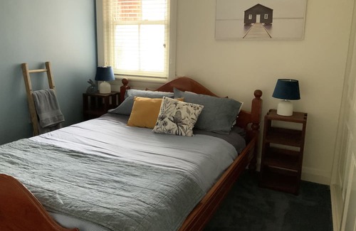 Crookwell Haus | Home away from home, 3 bedroom house, one block from Main Street