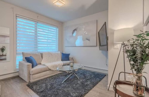 Mission District Wohnung | YYC 1BR Gem | Central Location + Fast WI-FI