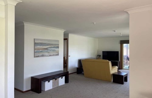 Malua Bay Haus | Stroll to the Beach