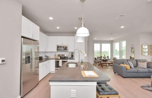 Clear Lake Shores Wohnung | The Golden Treasure near Kemah Boardwalk and NASA