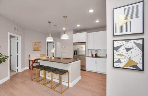 Clear Lake Shores Wohnung | The Golden Treasure near Kemah Boardwalk and NASA